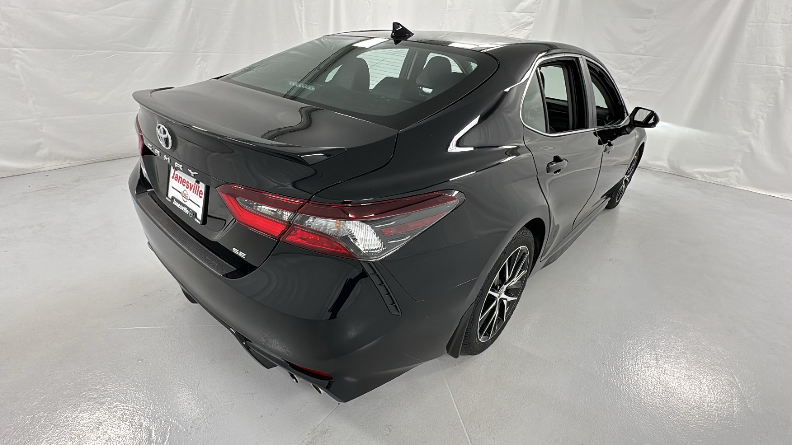 2023 Toyota Camry SE 3