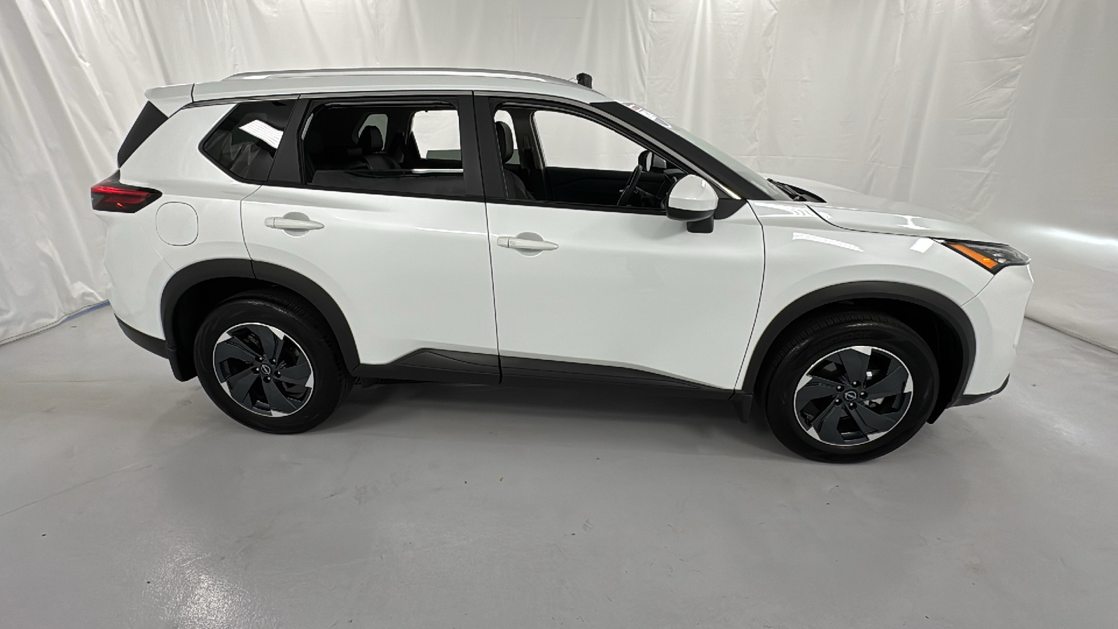 2024 Nissan Rogue SV 2