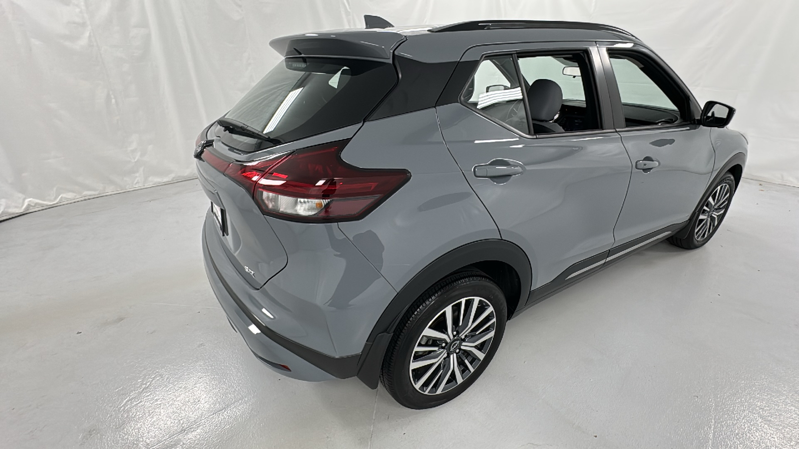 2024 Nissan Kicks SR 3