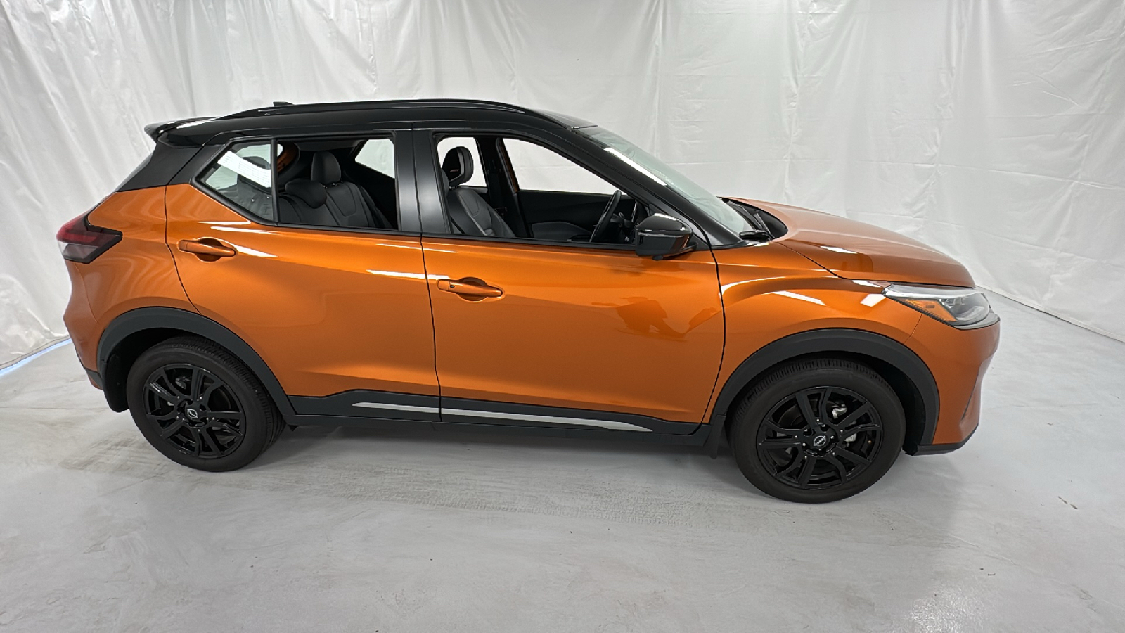 2024 Nissan Kicks SR 2