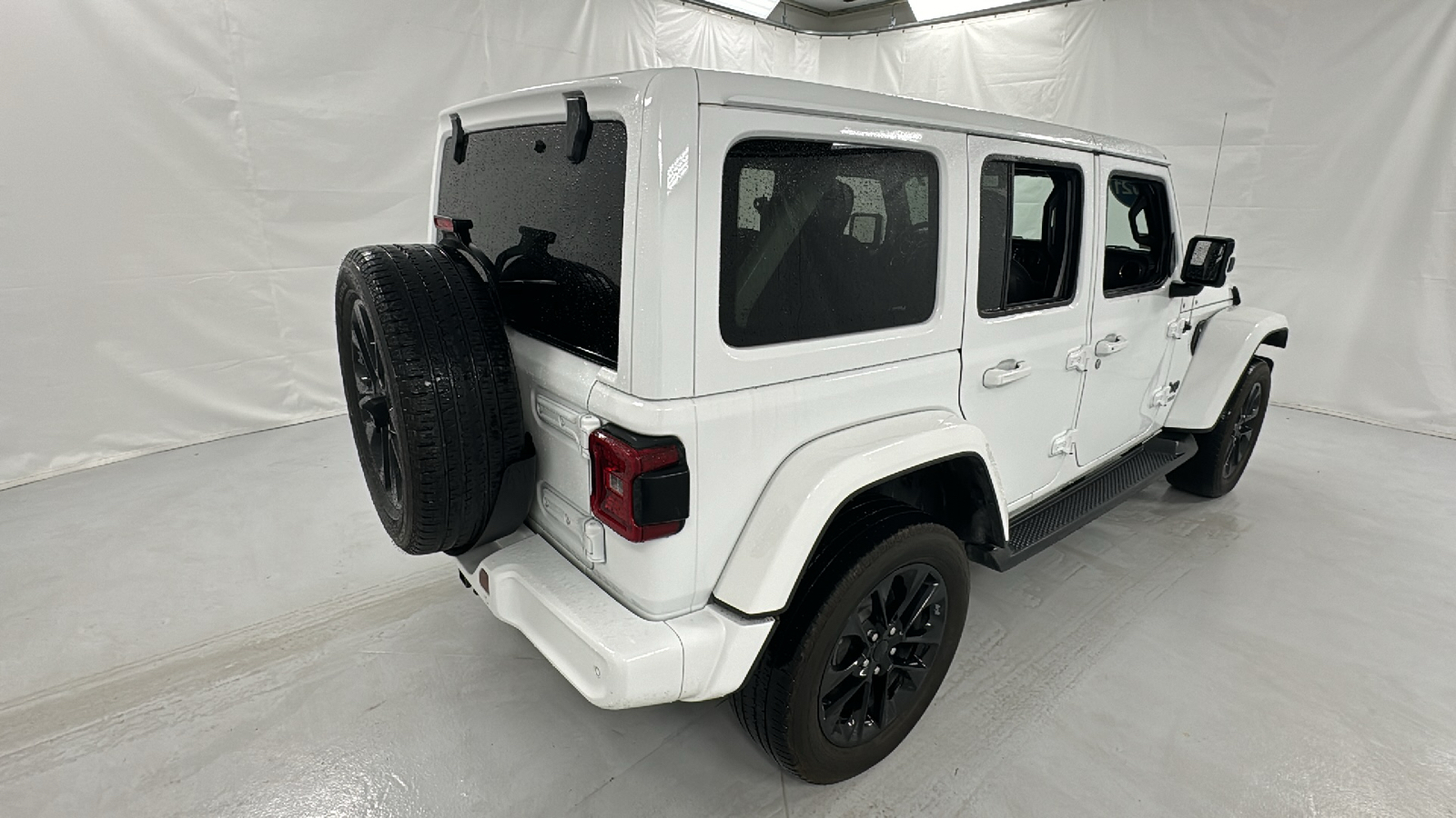 2021 Jeep Wrangler Unlimited Sahara High Altitude 3