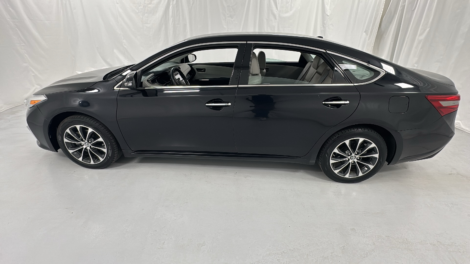 2016 Toyota Avalon XLE 6