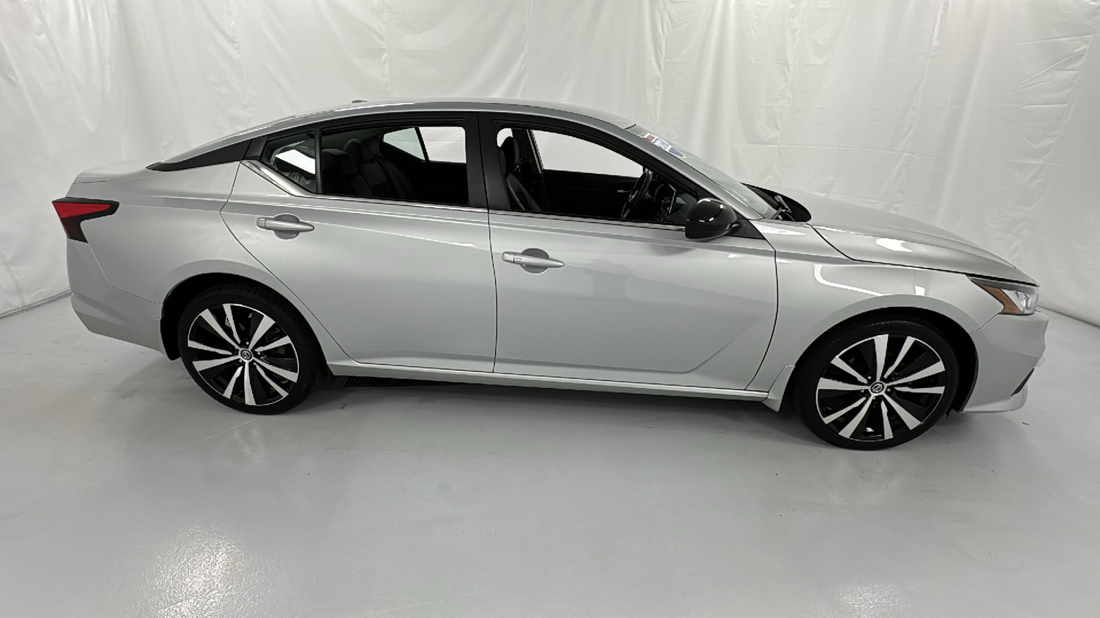 2022 Nissan Altima 2.5 SR 2