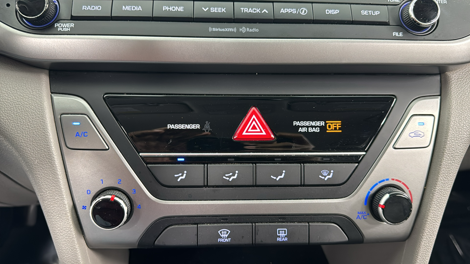 2017 Hyundai Elantra SE 24
