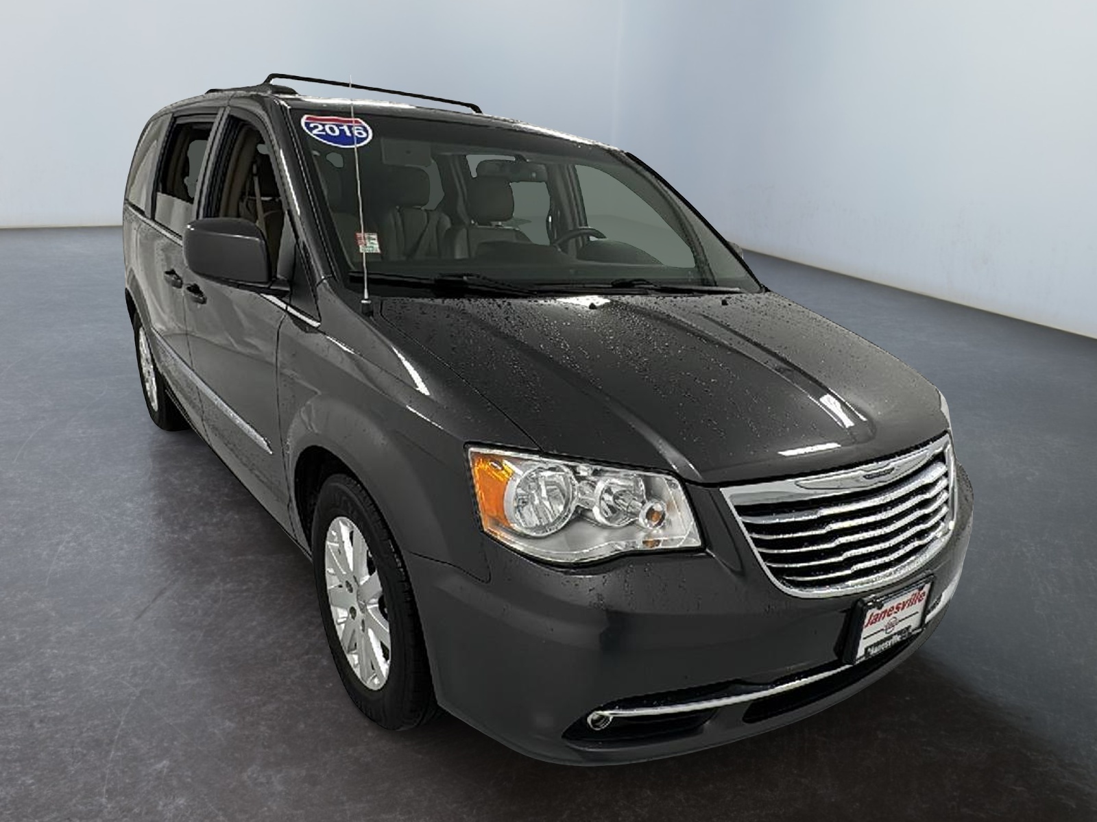 2016 Chrysler Town & Country Touring 1