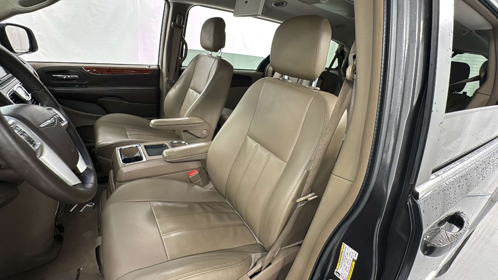 2016 Chrysler Town & Country Touring 10