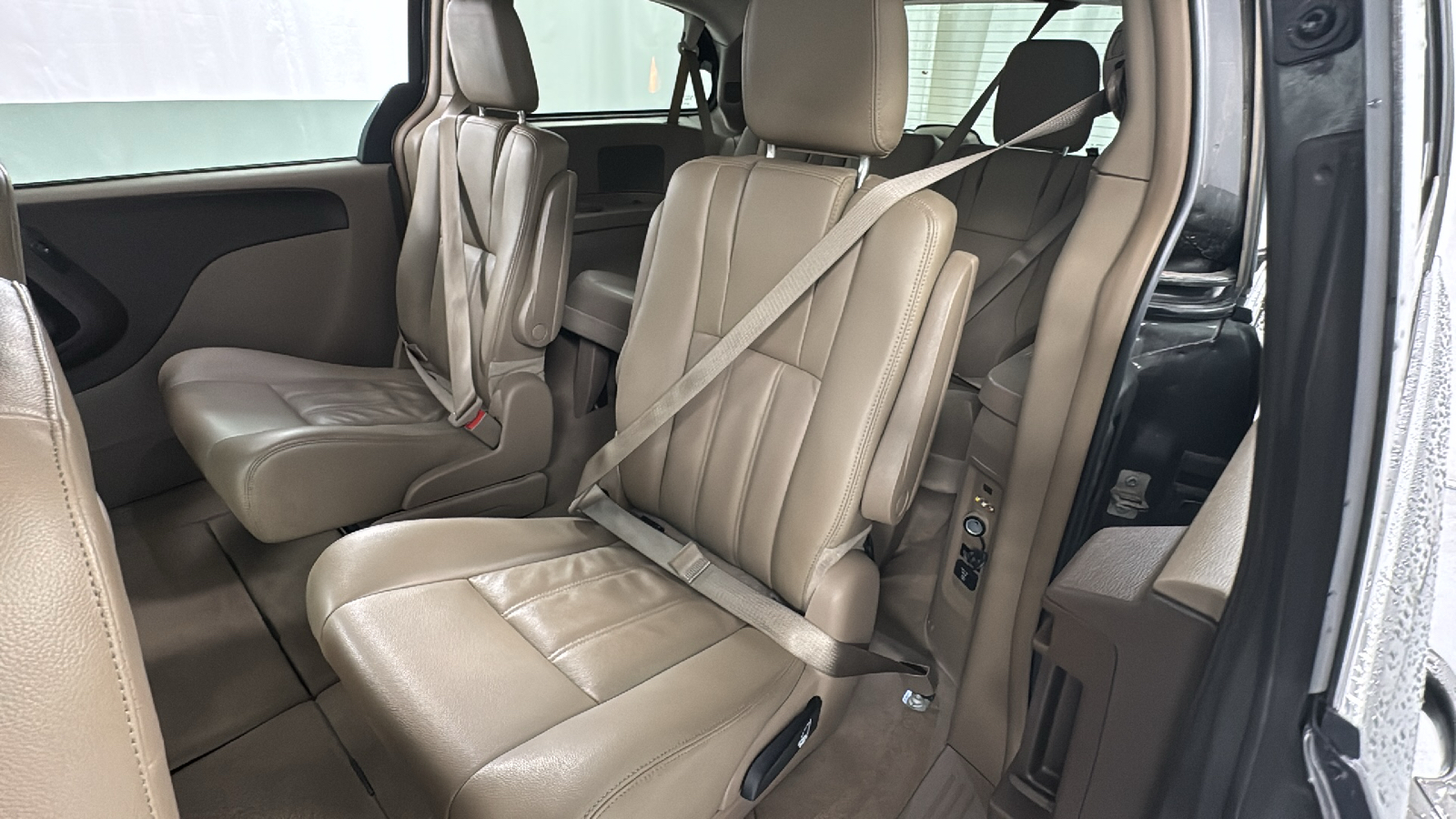 2016 Chrysler Town & Country Touring 12