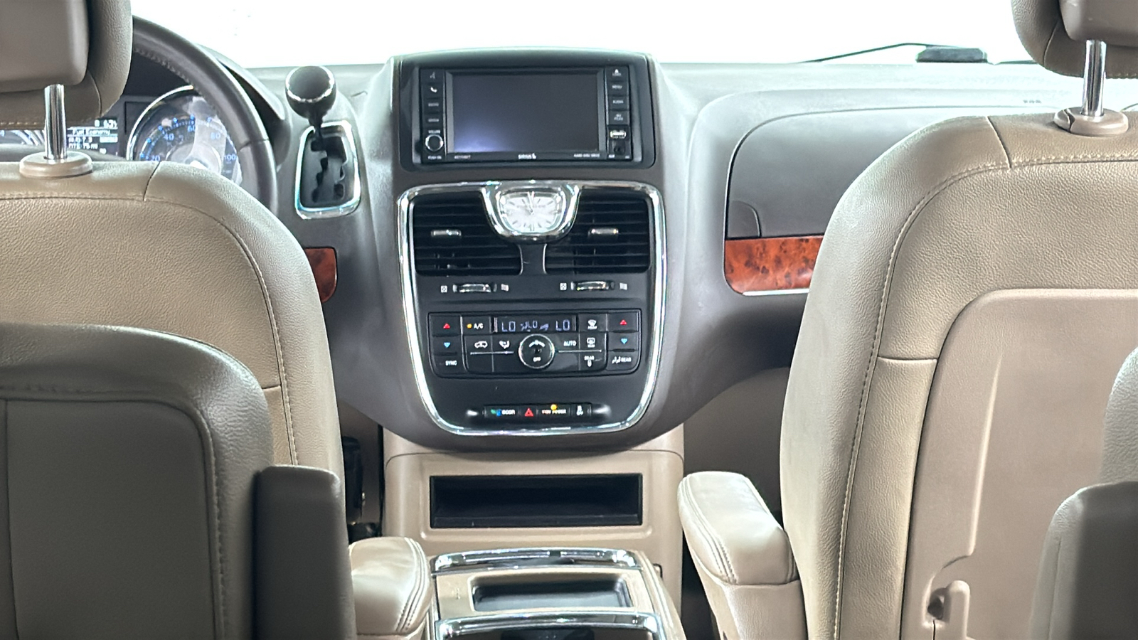 2016 Chrysler Town & Country Touring 18