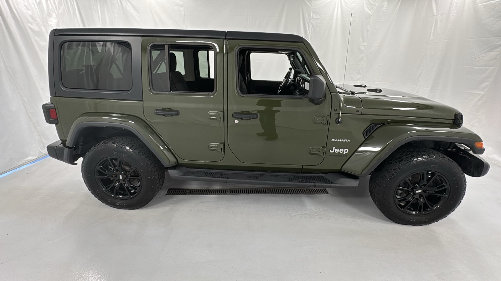 2021 Jeep Wrangler Unlimited Sahara 2