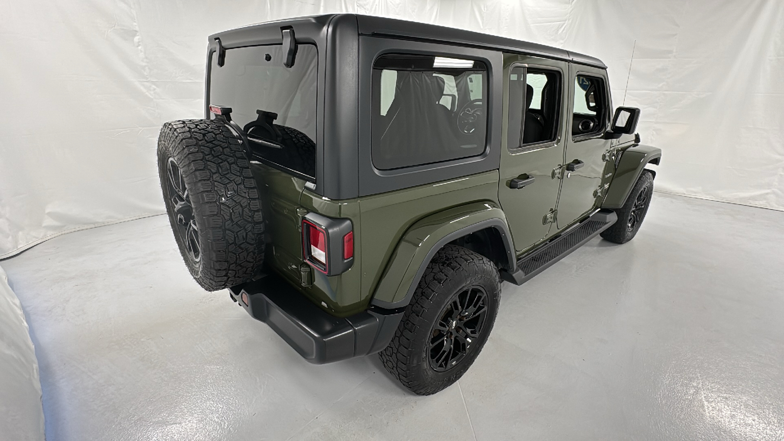 2021 Jeep Wrangler Unlimited Sahara 3