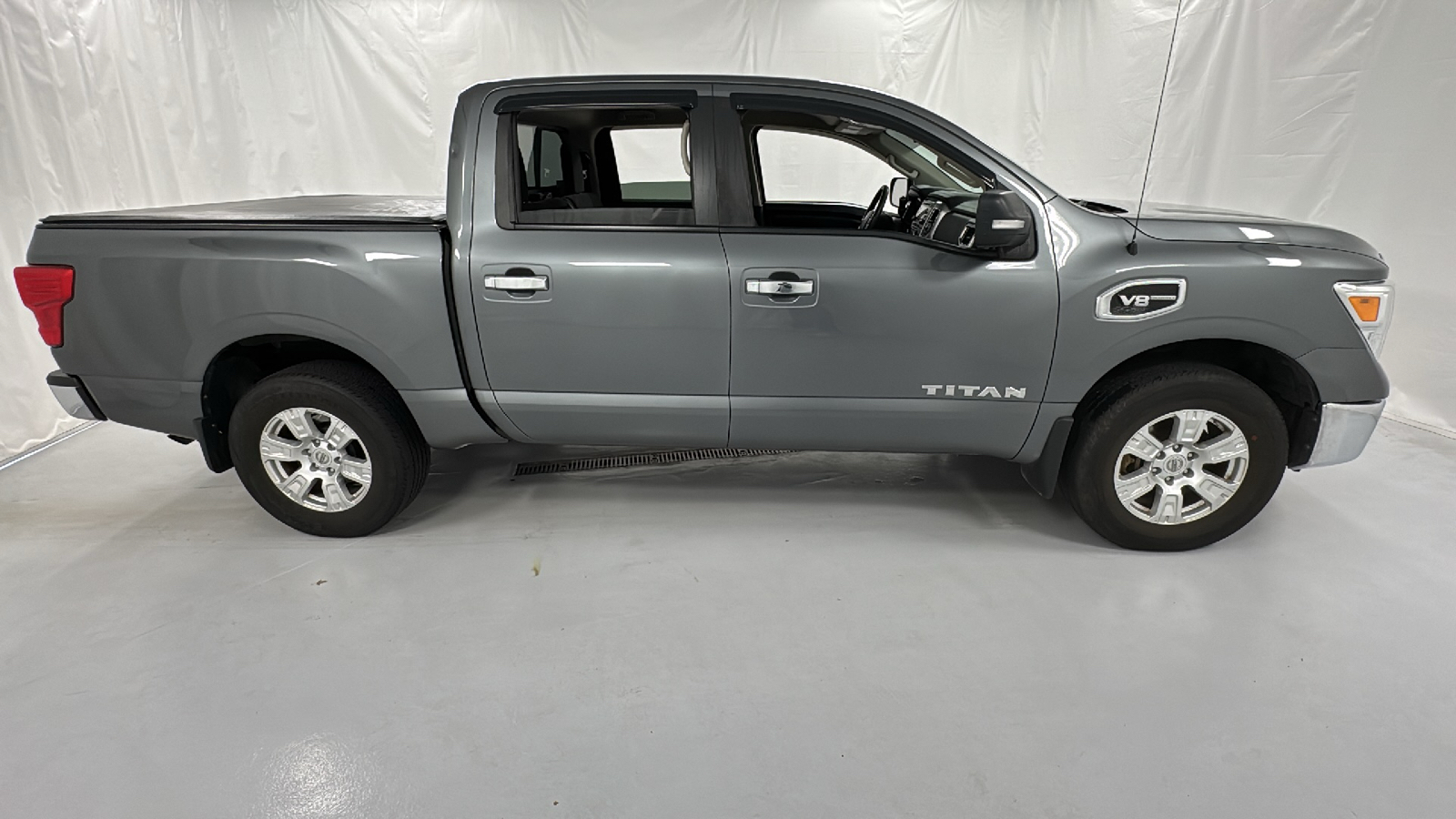 2017 Nissan Titan SV 2