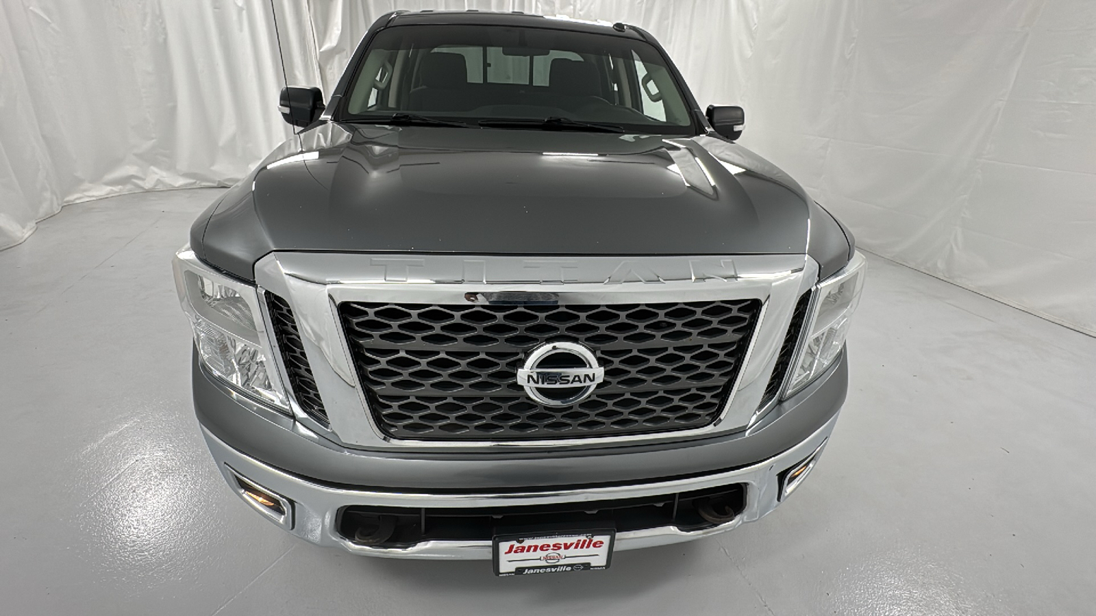 2017 Nissan Titan SV 8