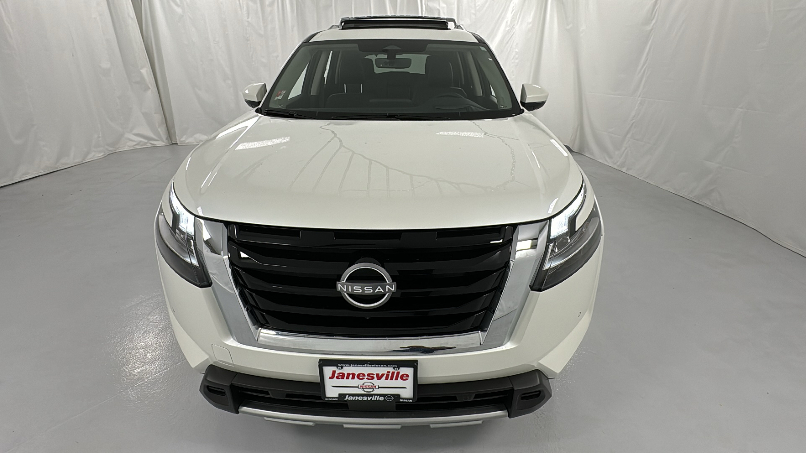 2024 Nissan Pathfinder Platinum 8