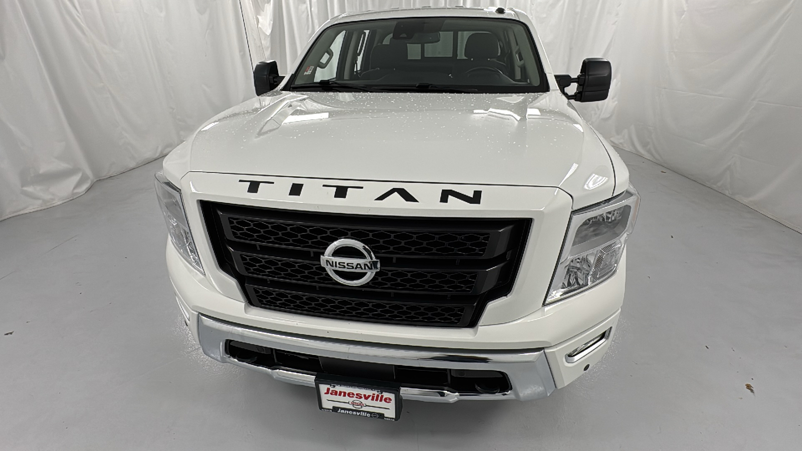 2020 Nissan Titan SV 8