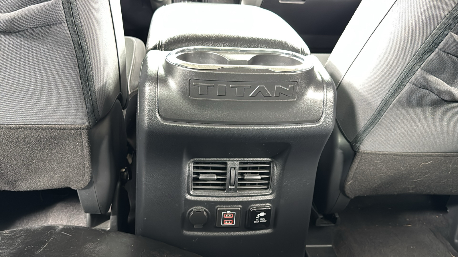 2020 Nissan Titan SV 34