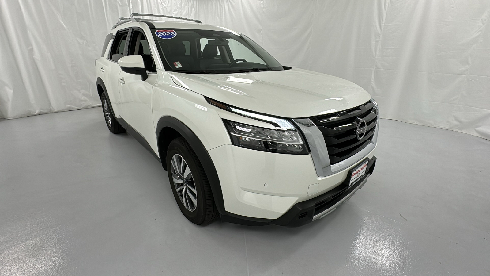 2023 Nissan Pathfinder SL 1