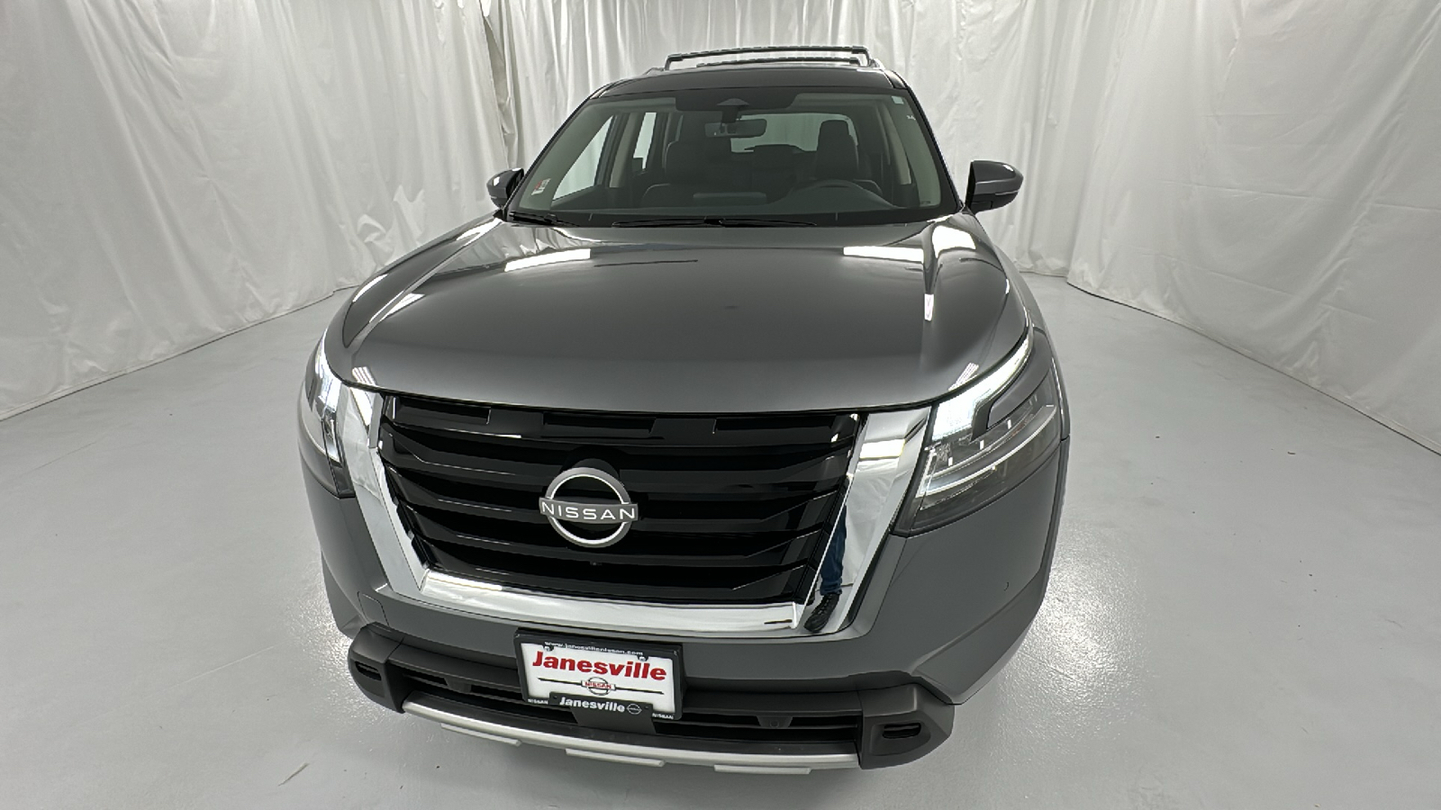 2024 Nissan Pathfinder SL 8