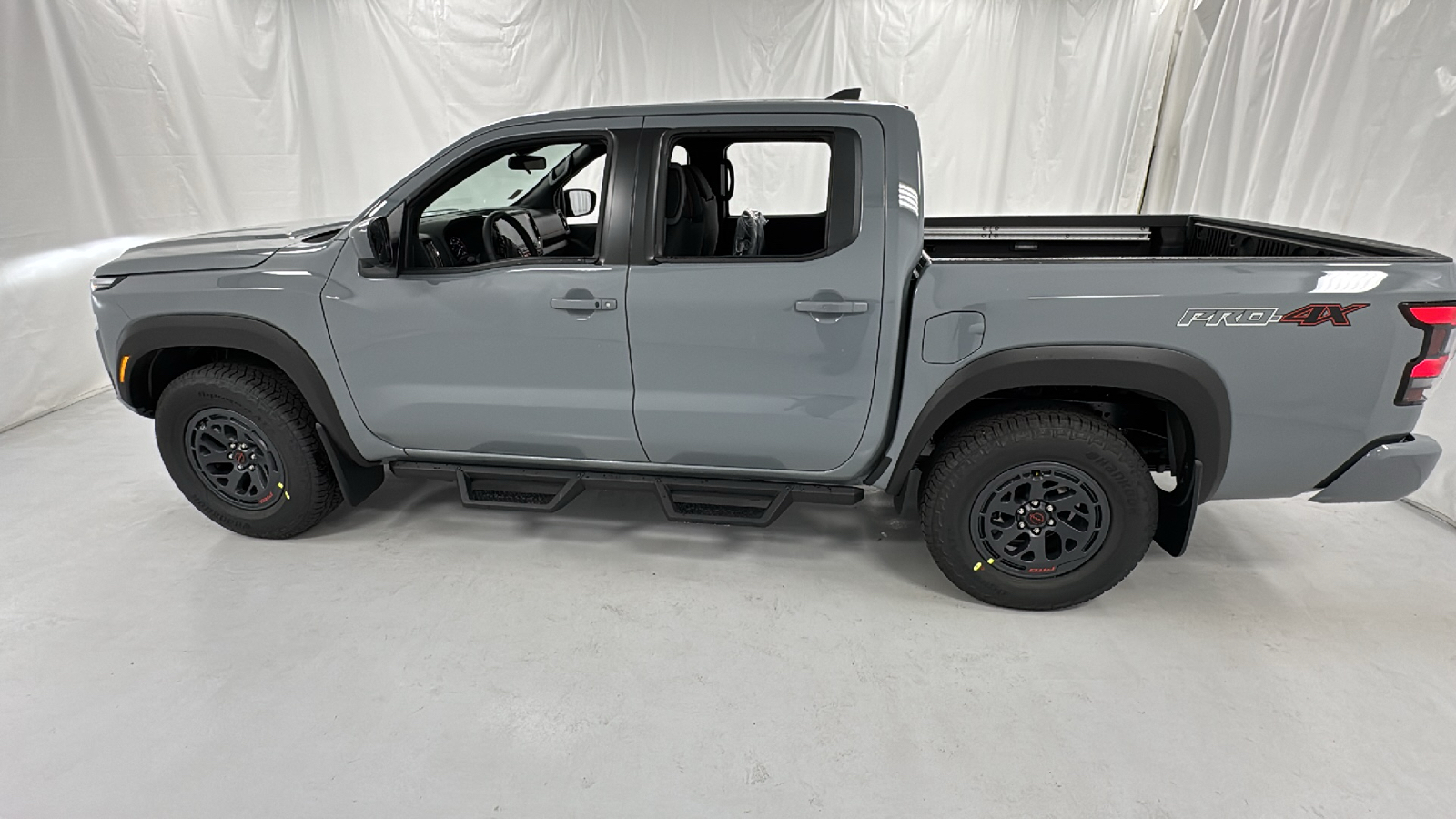 2025 Nissan Frontier PRO-4X 6