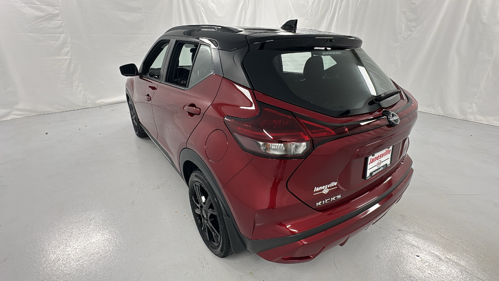 2023 Nissan Kicks SR 5