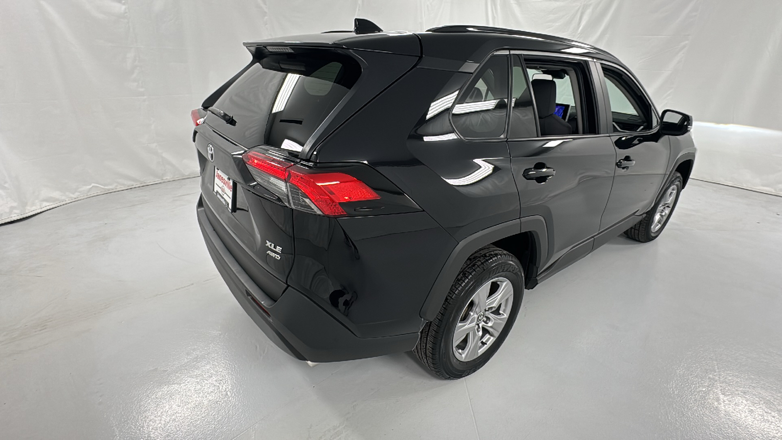 2023 Toyota RAV4 XLE 3