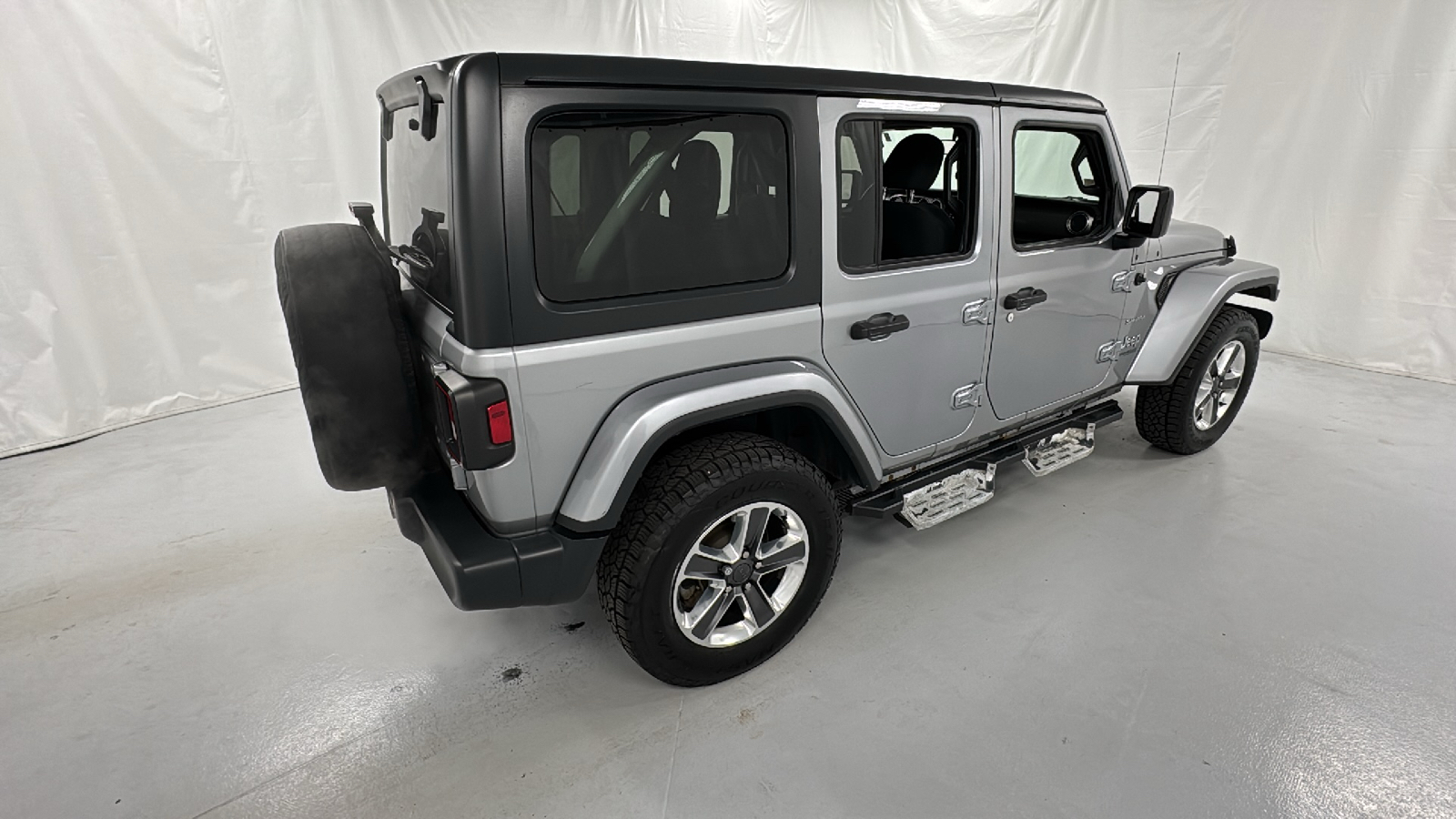 2020 Jeep Wrangler Unlimited Sahara 3