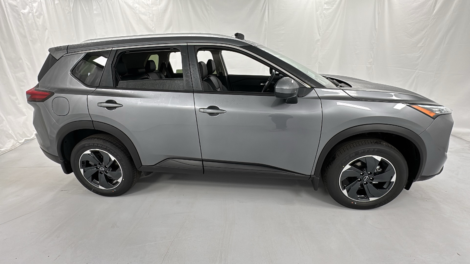 2025 Nissan Rogue SV 2