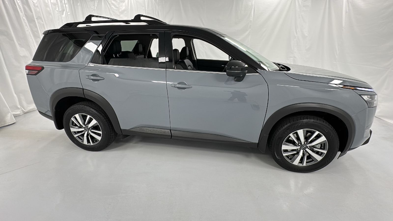 2025 Nissan Pathfinder SL 2