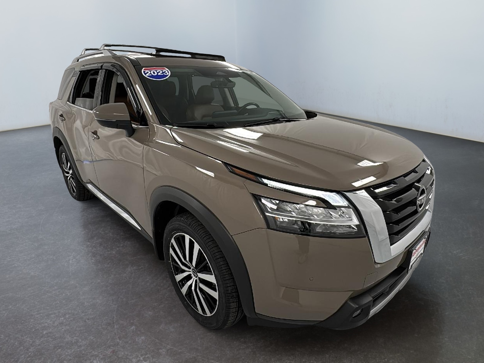 2023 Nissan Pathfinder Platinum 1