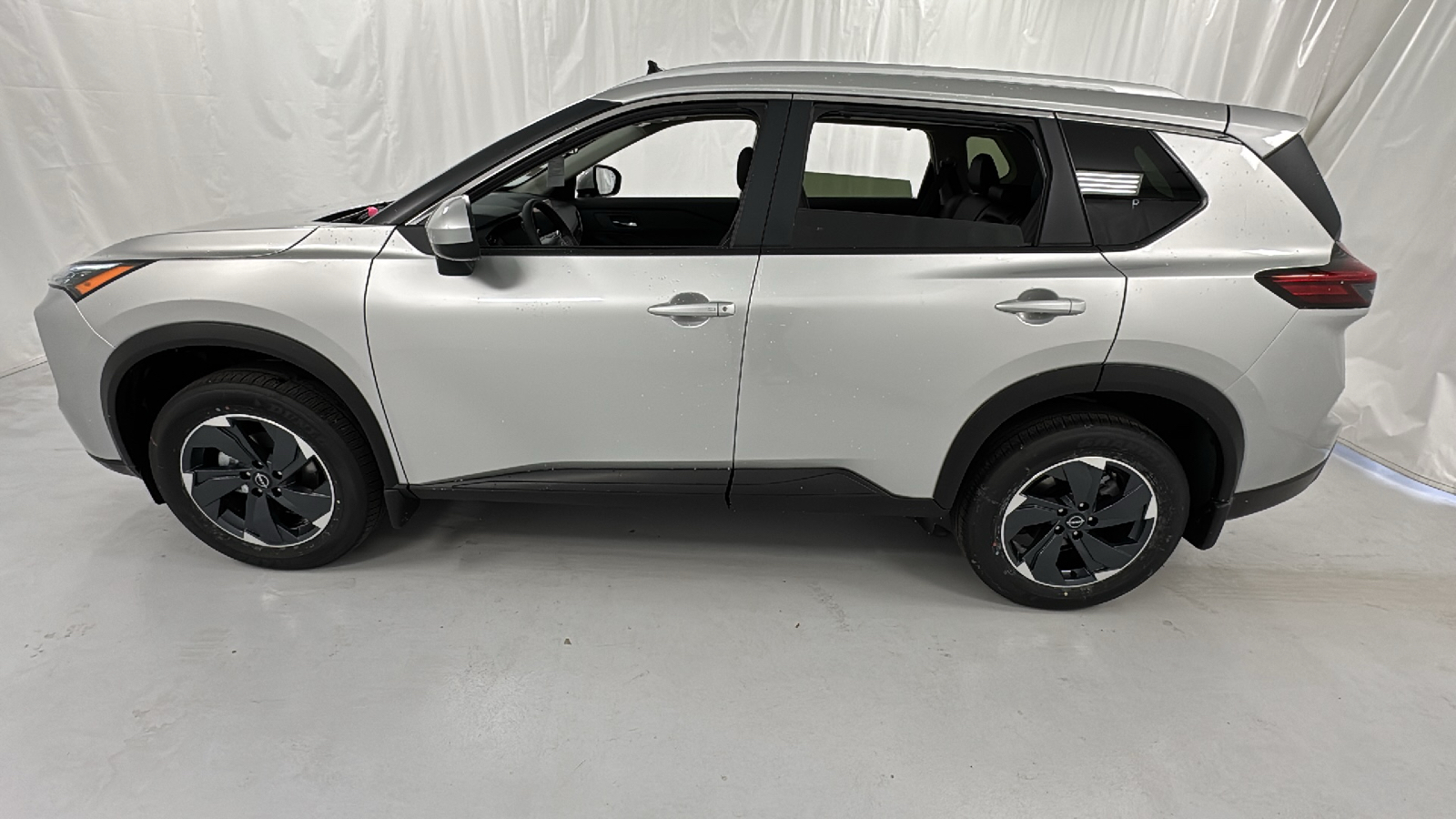 2025 Nissan Rogue SV 6