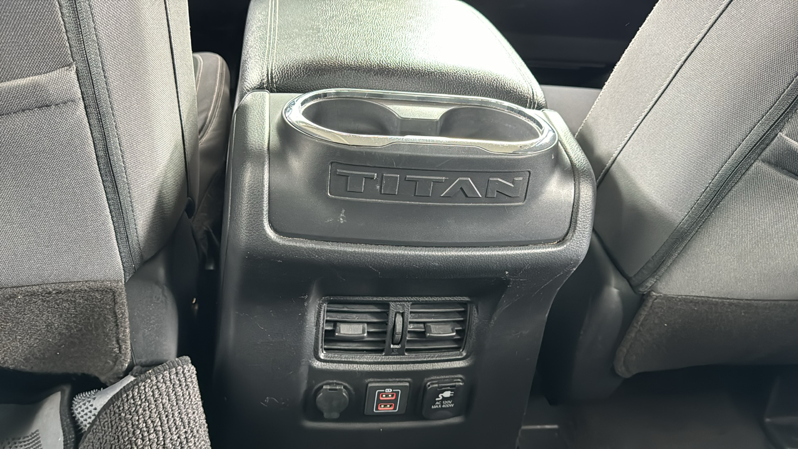 2021 Nissan Titan XD SV 34