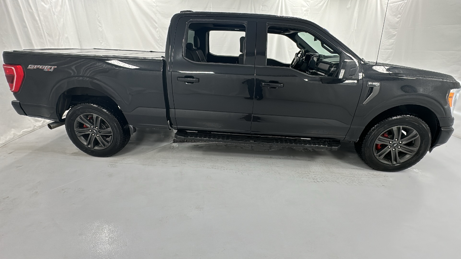 2021 Ford F-150 XLT 2