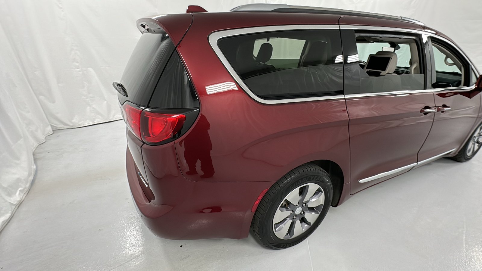 2020 Chrysler Pacifica Hybrid Limited 3