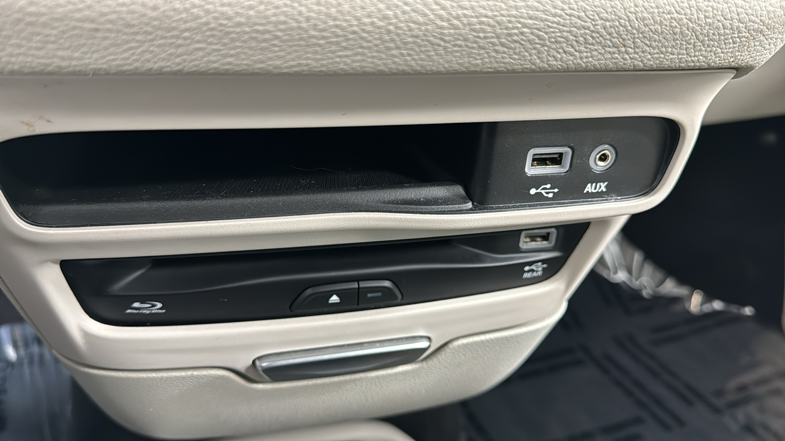 2020 Chrysler Pacifica Hybrid Limited 31