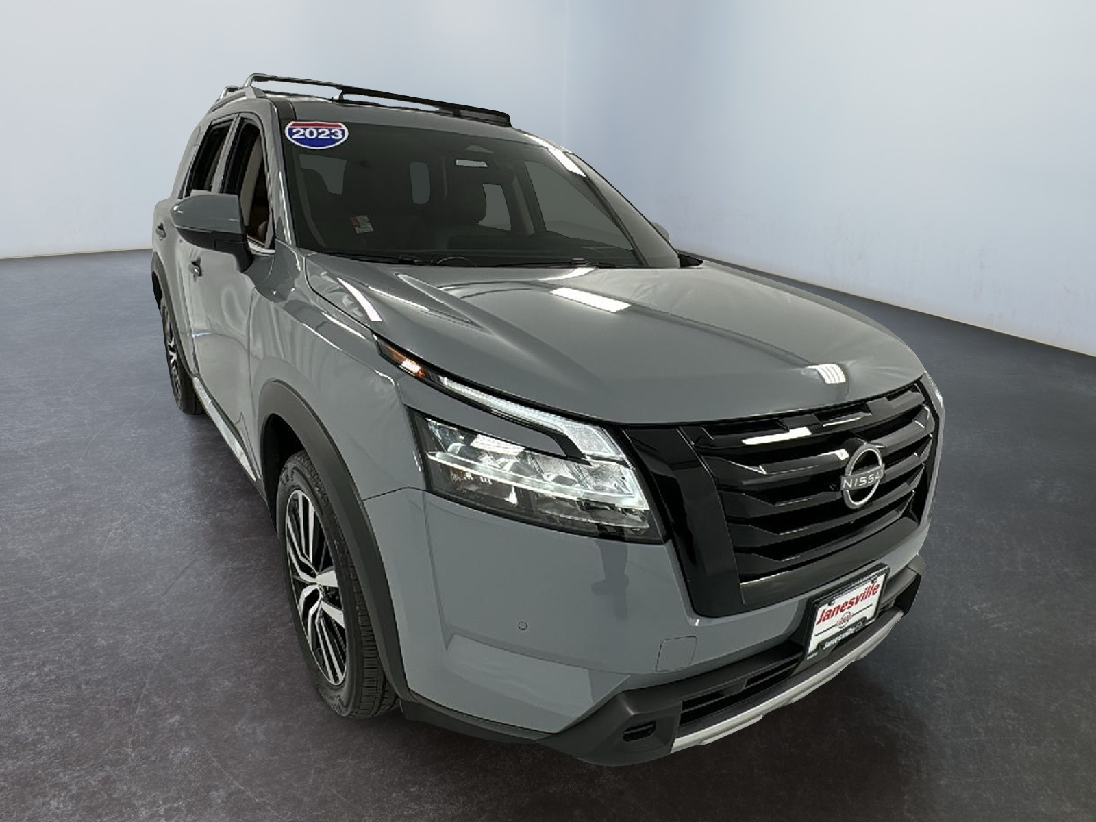 2023 Nissan Pathfinder Platinum 1