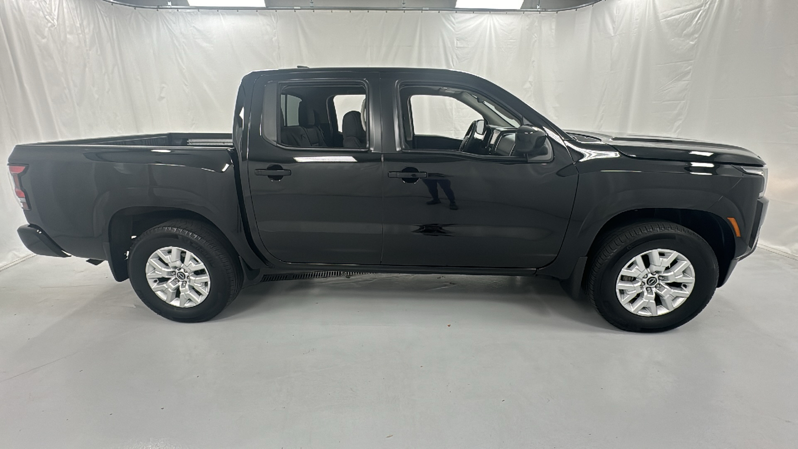 2022 Nissan Frontier SV 2