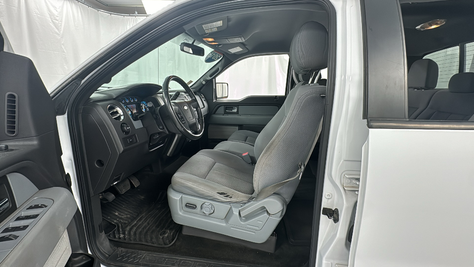 2013 Ford F-150 Lariat 11