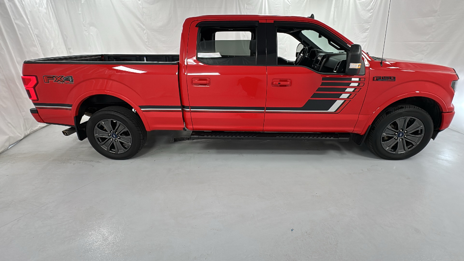 2019 Ford F-150 Lariat 2