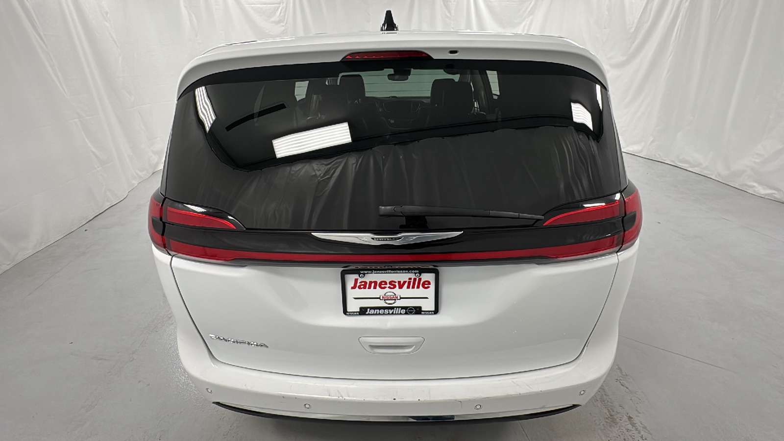 2023 Chrysler Pacifica Touring L 4