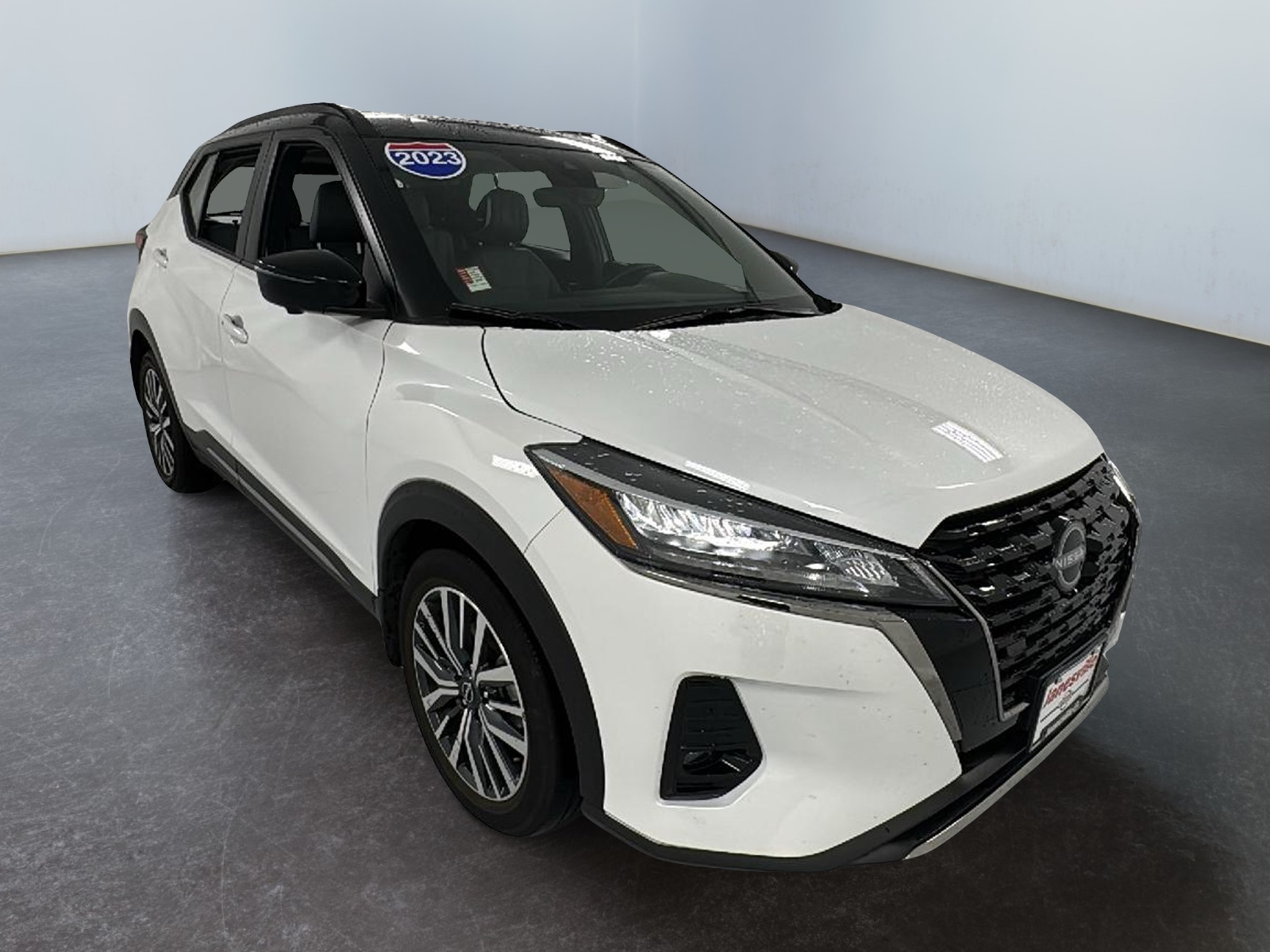 2023 Nissan Kicks SR 1