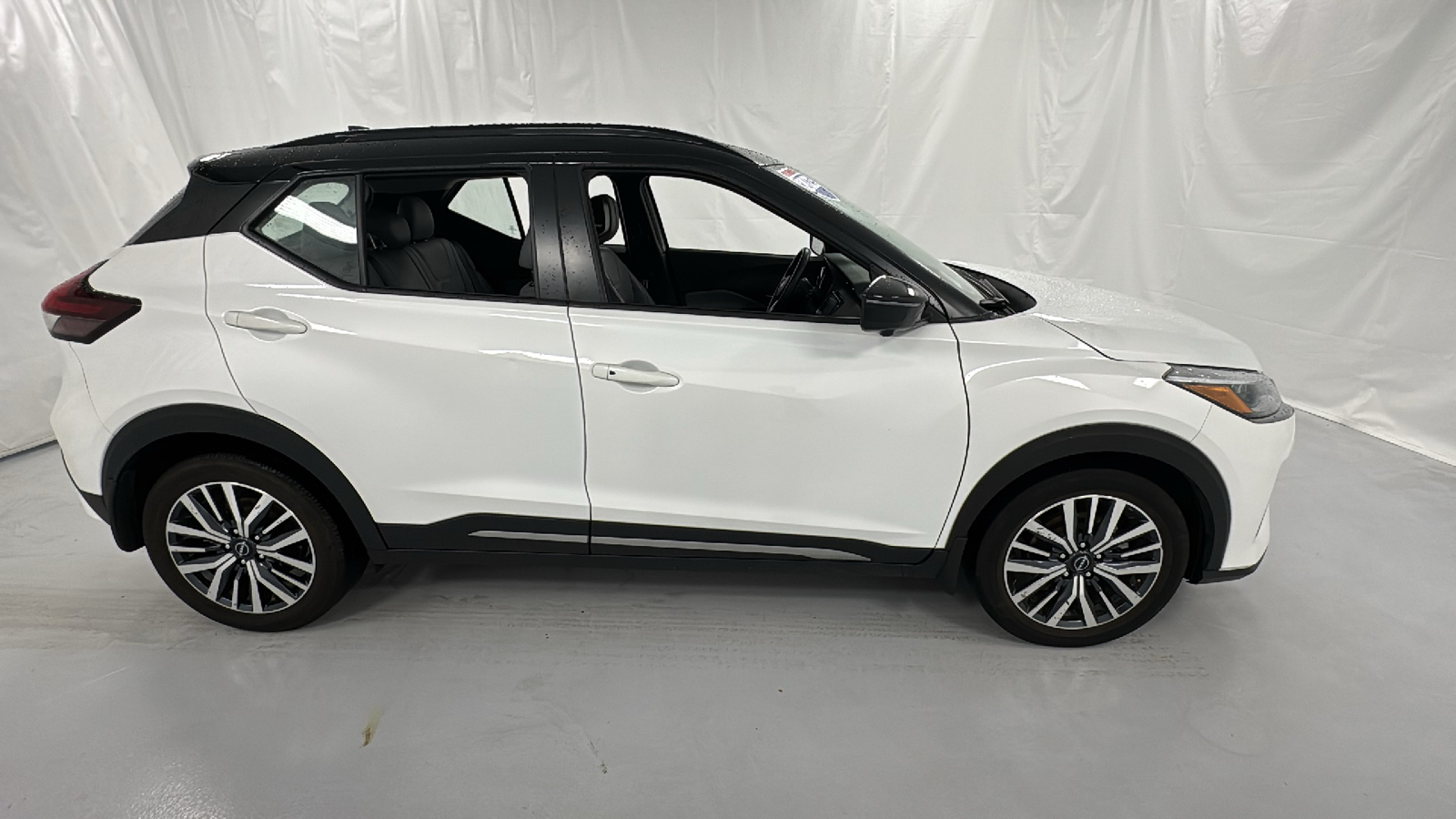 2023 Nissan Kicks SR 2