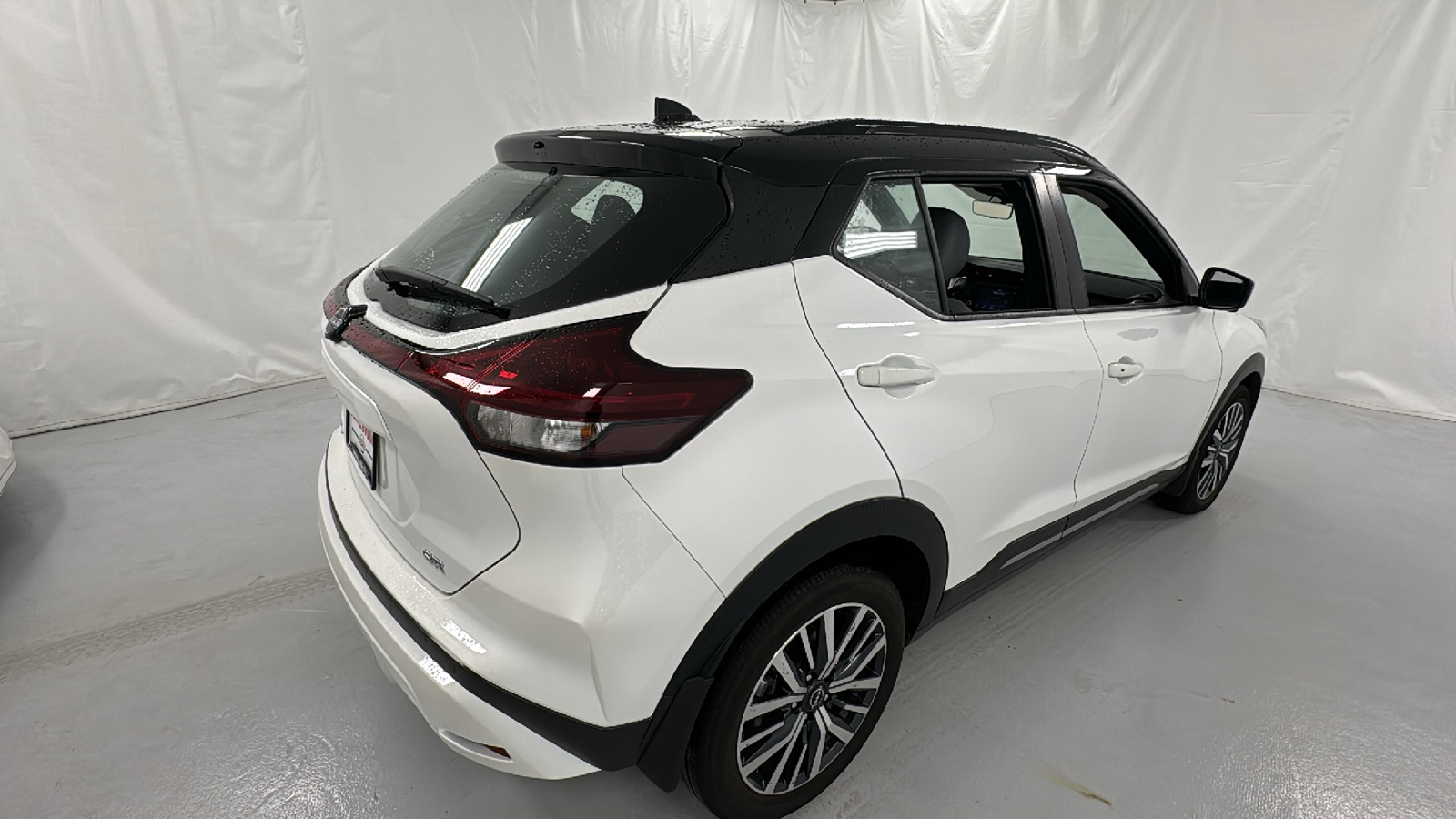 2023 Nissan Kicks SR 3