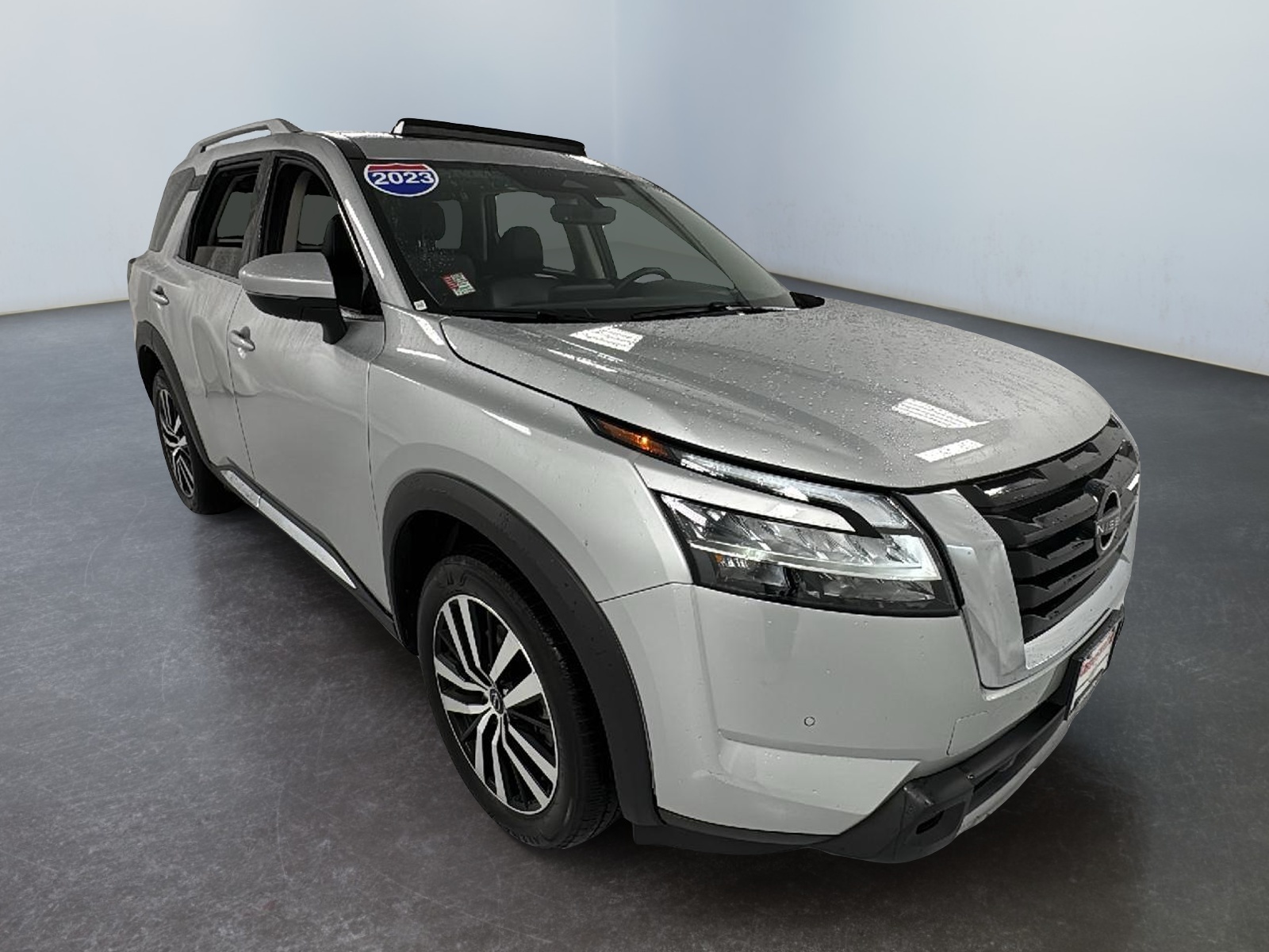 2023 Nissan Pathfinder Platinum 1