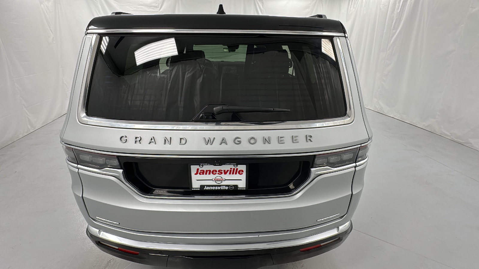 2023 Jeep Grand Wagoneer Series II 4