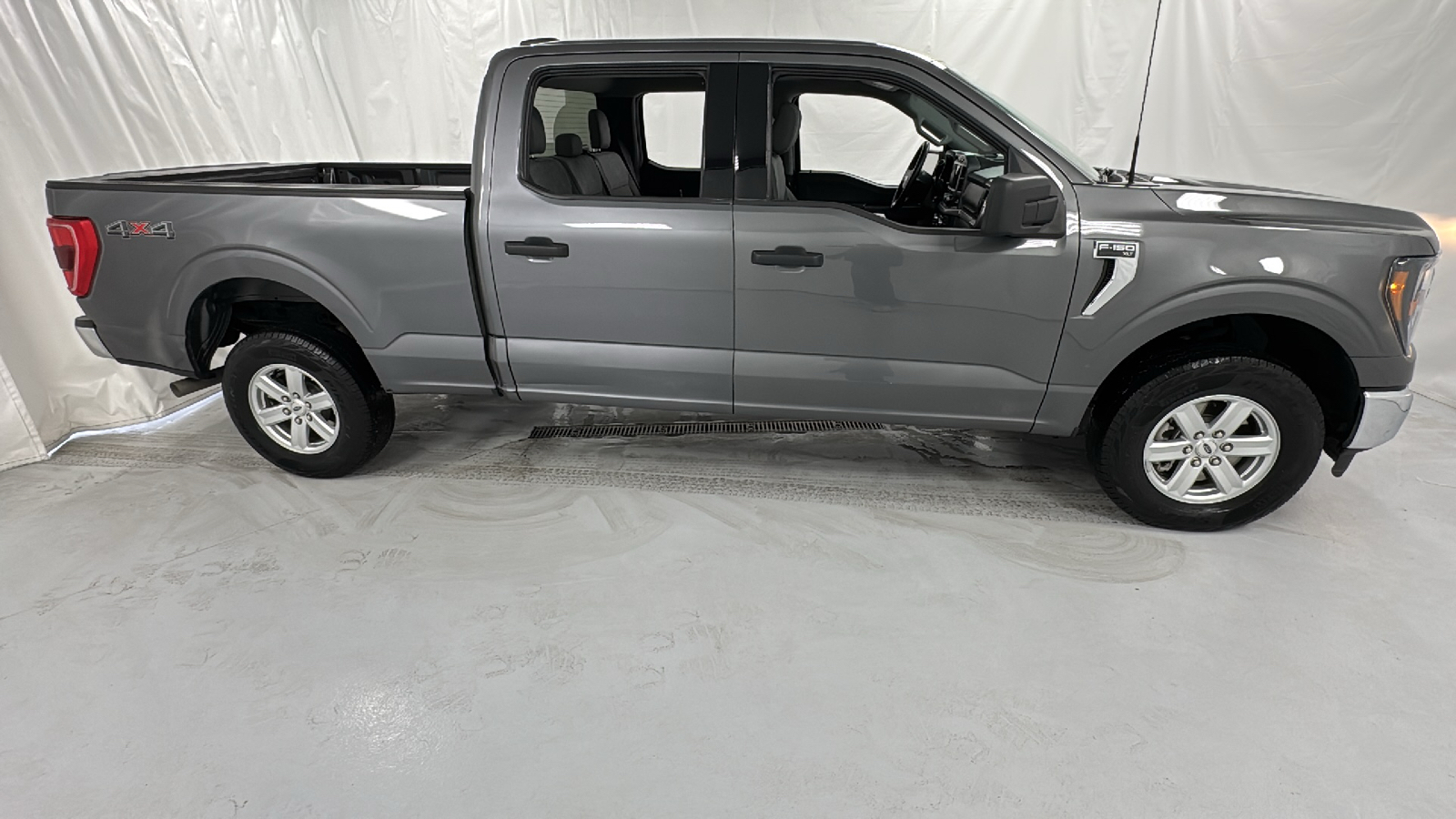 2023 Ford F-150 XLT 2