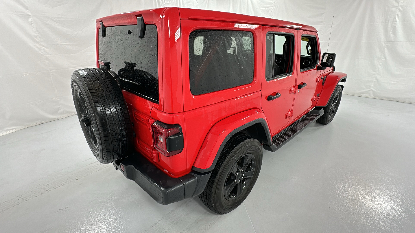 2020 Jeep Wrangler Unlimited Sahara Altitude 3