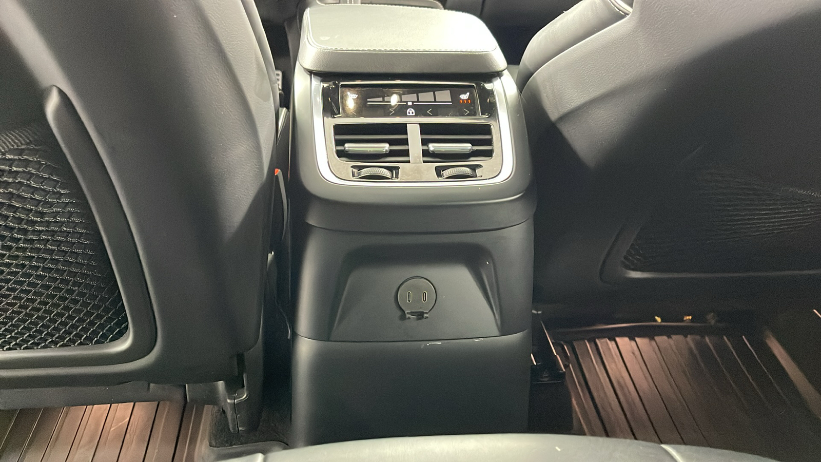 2022 Volvo XC90 Recharge Plug-In Hybrid T8 R-Design Extended Range 7P 33
