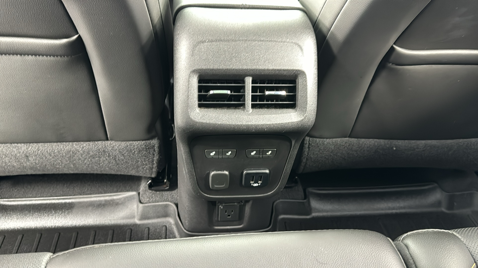 2018 Chevrolet Equinox Premier 35