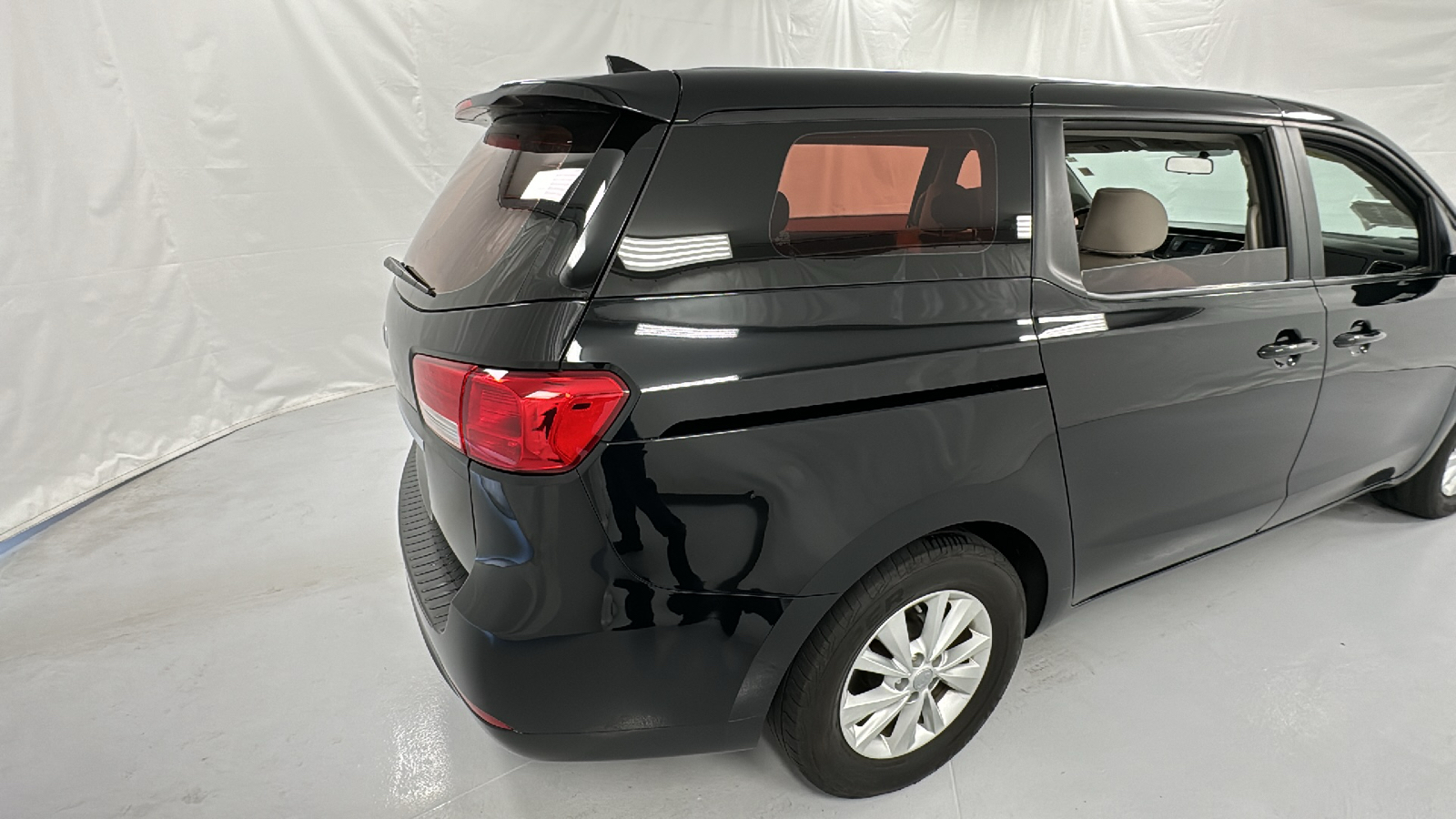 2016 Kia Sedona L 3