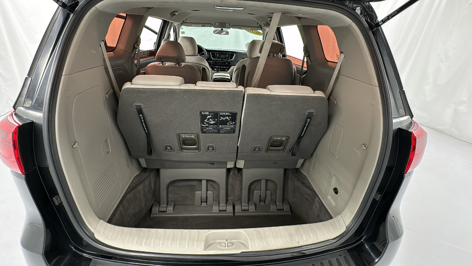 2016 Kia Sedona L 16