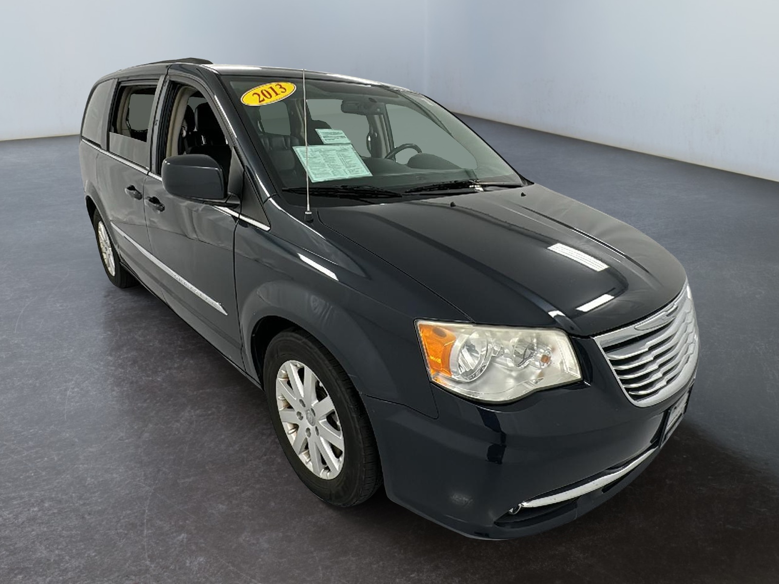 2013 Chrysler Town & Country Touring 1